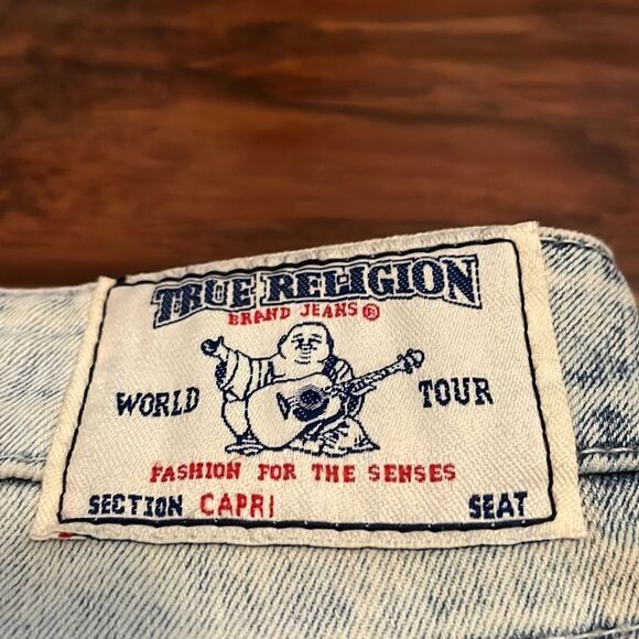 True Religion Blue Distressed Denim Rolled Capri Casual Modern Feminine Boho - Picture 11 of 12